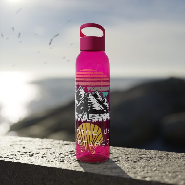 Botella de agua de Tritan para el Camino de Santiago, Caminando sobre las montañas hacia la Vieira - Image 12