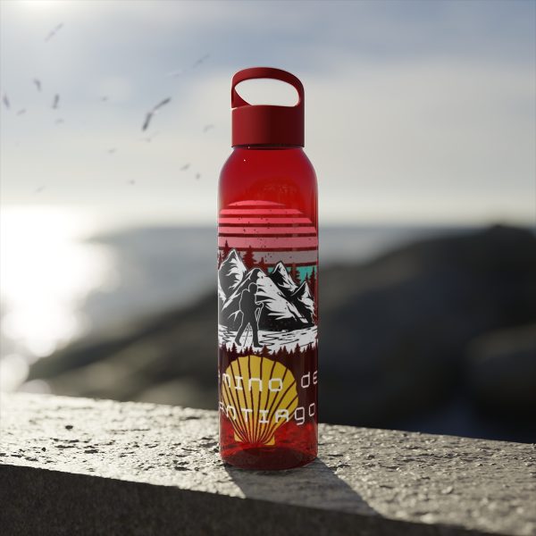 Botella de agua de Tritan para el Camino de Santiago, Caminando sobre las montañas hacia la Vieira - Image 18