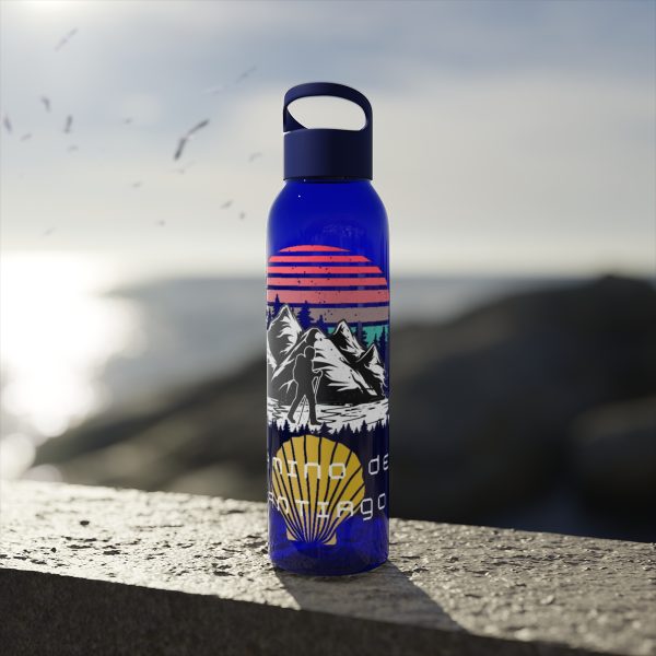 Botella de agua de Tritan para el Camino de Santiago, Caminando sobre las montañas hacia la Vieira - Image 24