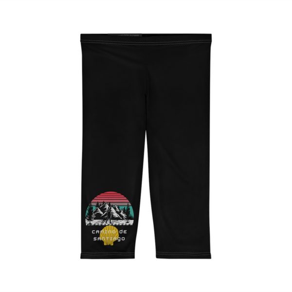 Capri Leggings de Mujer caminando sobre montañas hacia la Vieira del Camino de Santiago,