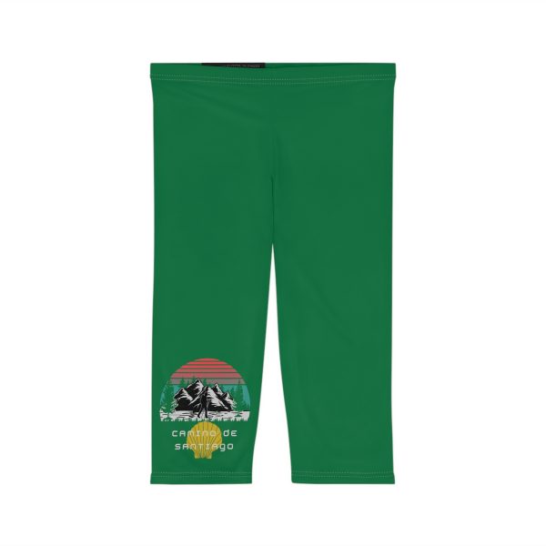 Capri Leggings de Mujer caminando sobre montañas hacia la Vieira del Camino de Santiago,