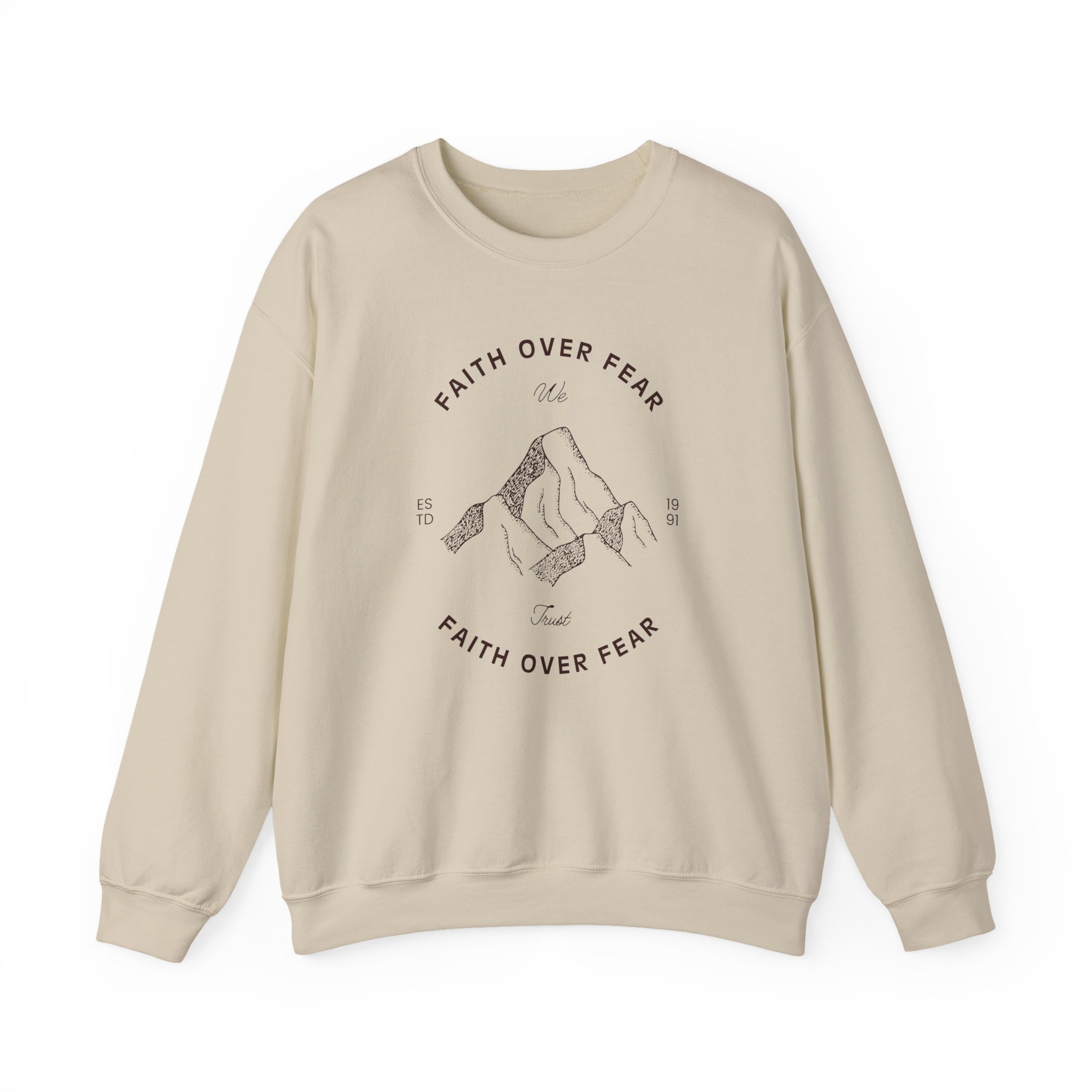 Faith Over Fear – "Mountain Legacy" Classic Heavy Blend Crewneck Sweatshirt - Imagen 3