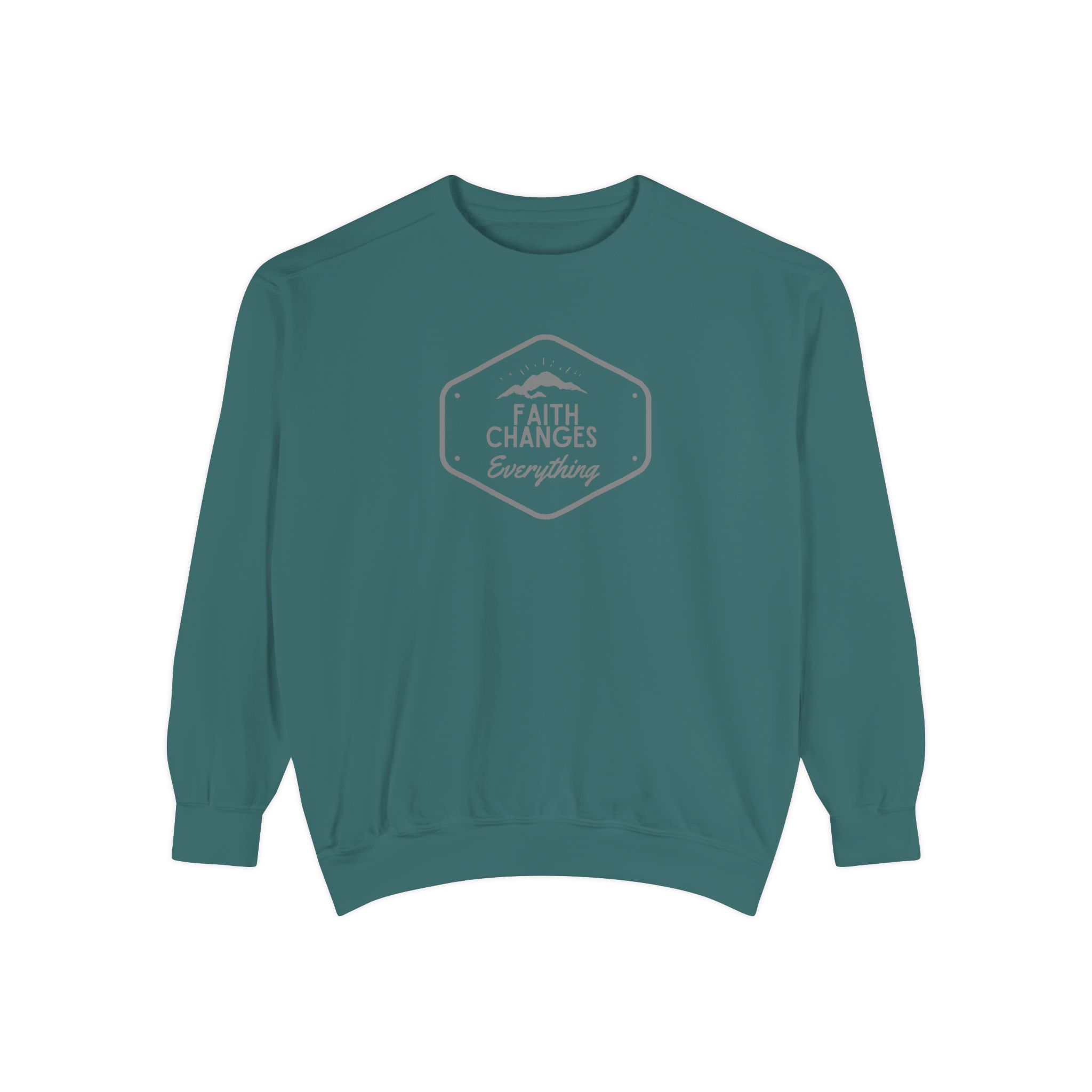 "Faith Changes Everything" Mountain Badge Vintage Garment-Dyed Sweatshirt - Imagen 10