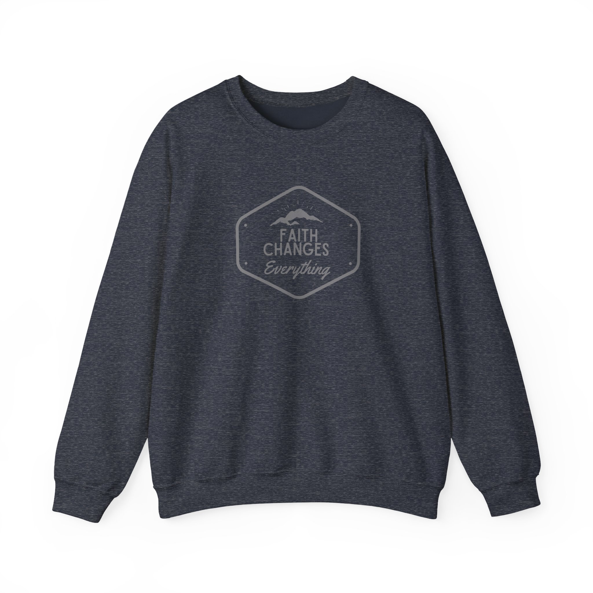 Faith Changes Everything – "Mountain Badge" Classic Heavy Blend Crewneck Sweatshirt - Imagen 2