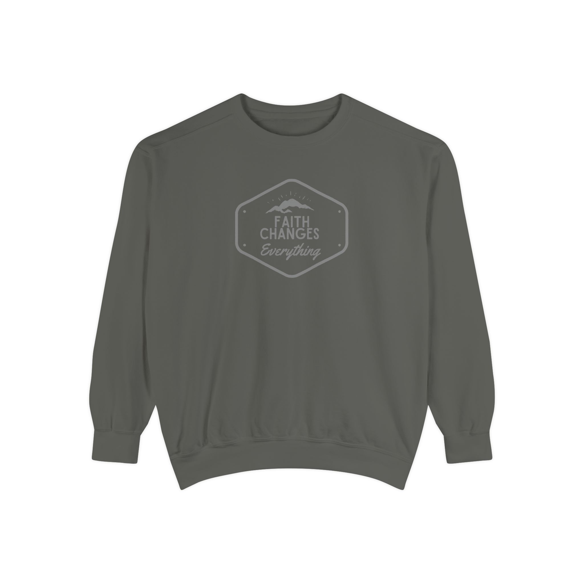 "Faith Changes Everything" Mountain Badge Vintage Garment-Dyed Sweatshirt - Imagen 3