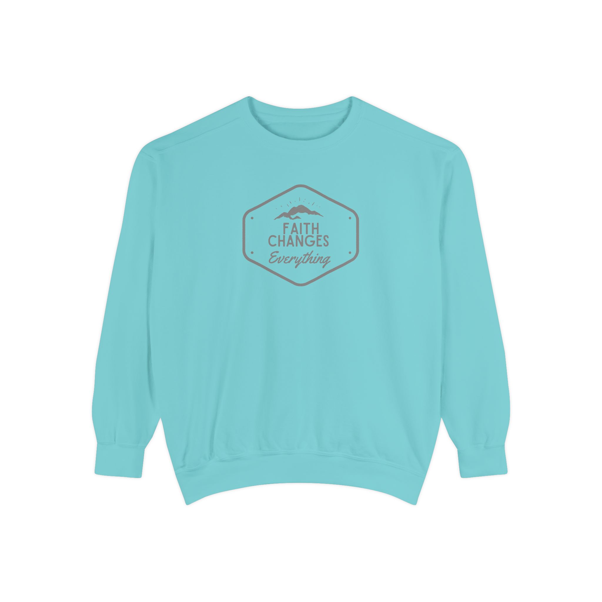 "Faith Changes Everything" Mountain Badge Vintage Garment-Dyed Sweatshirt - Imagen 9