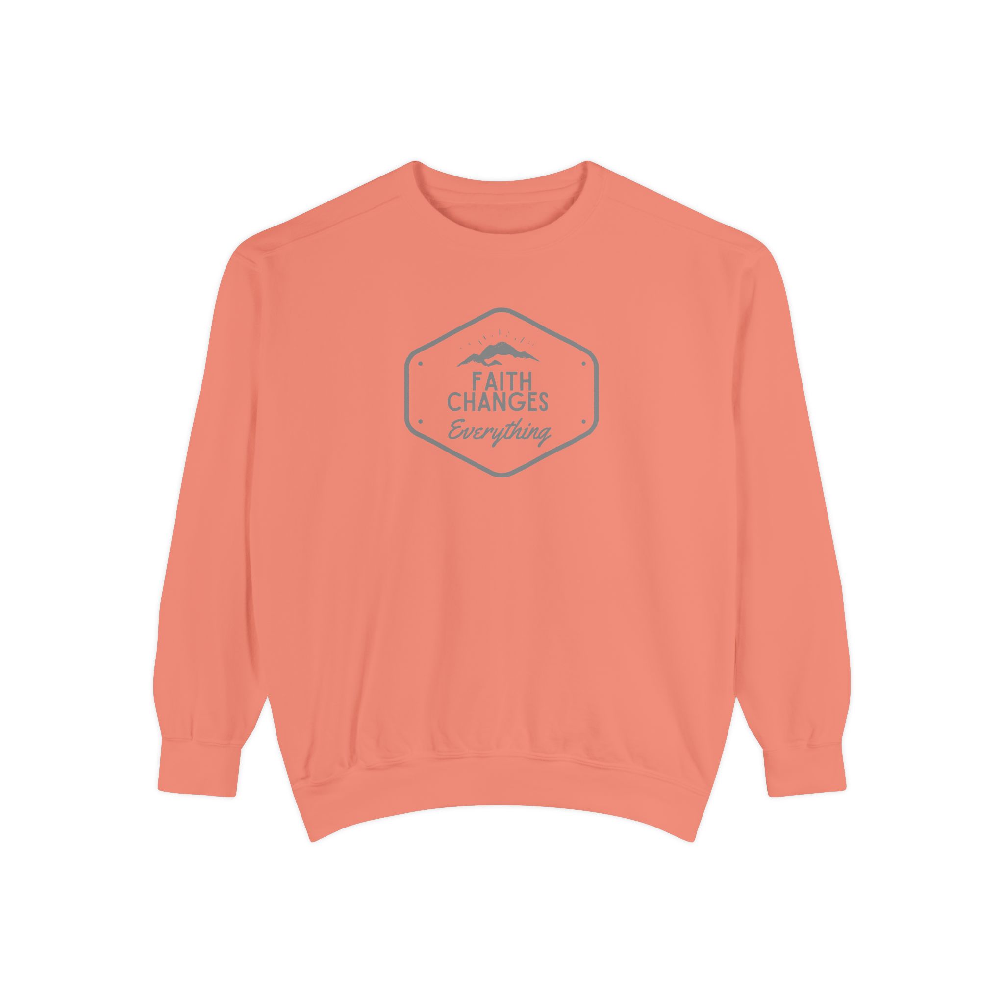 "Faith Changes Everything" Mountain Badge Vintage Garment-Dyed Sweatshirt - Imagen 5