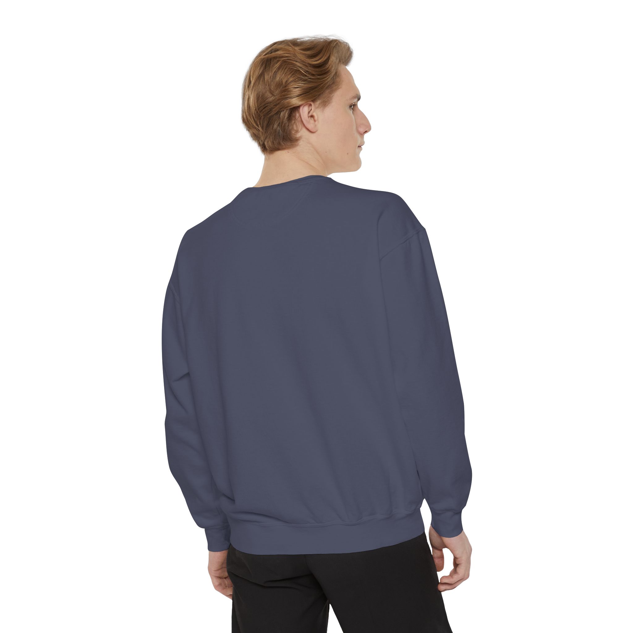 Faith Over Fear – "The Cross Bearer" Vintage Garment-Dyed Sweatshirt - Imagen 11