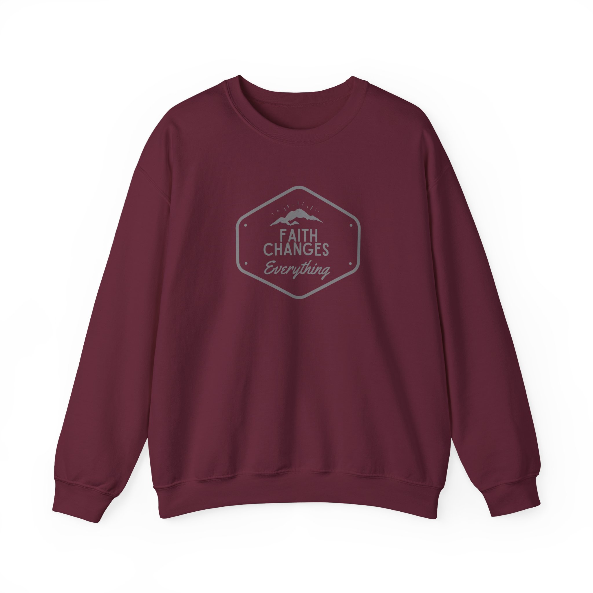 Faith Changes Everything – "Mountain Badge" Classic Heavy Blend Crewneck Sweatshirt - Imagen 6