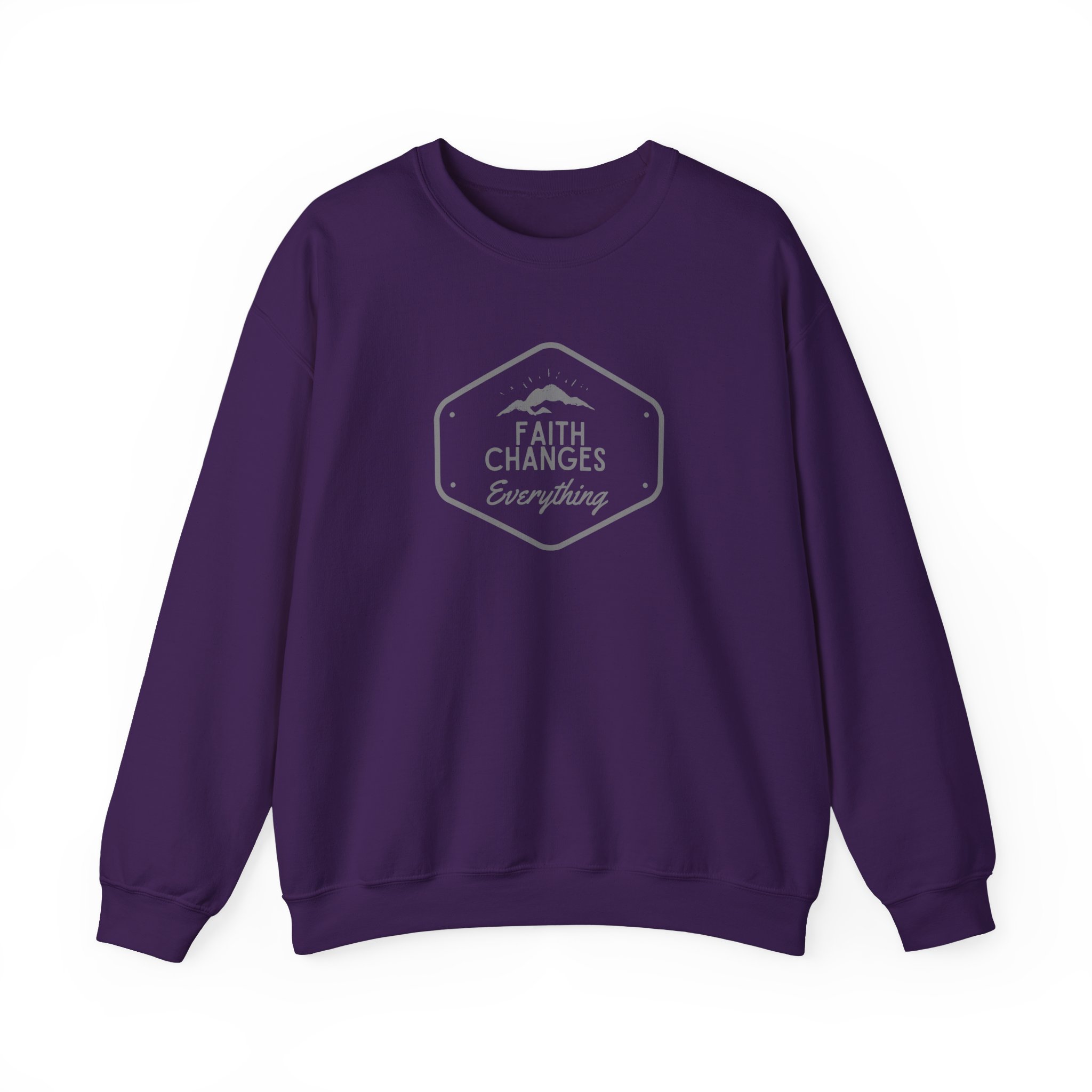 Faith Changes Everything – "Mountain Badge" Classic Heavy Blend Crewneck Sweatshirt - Imagen 7