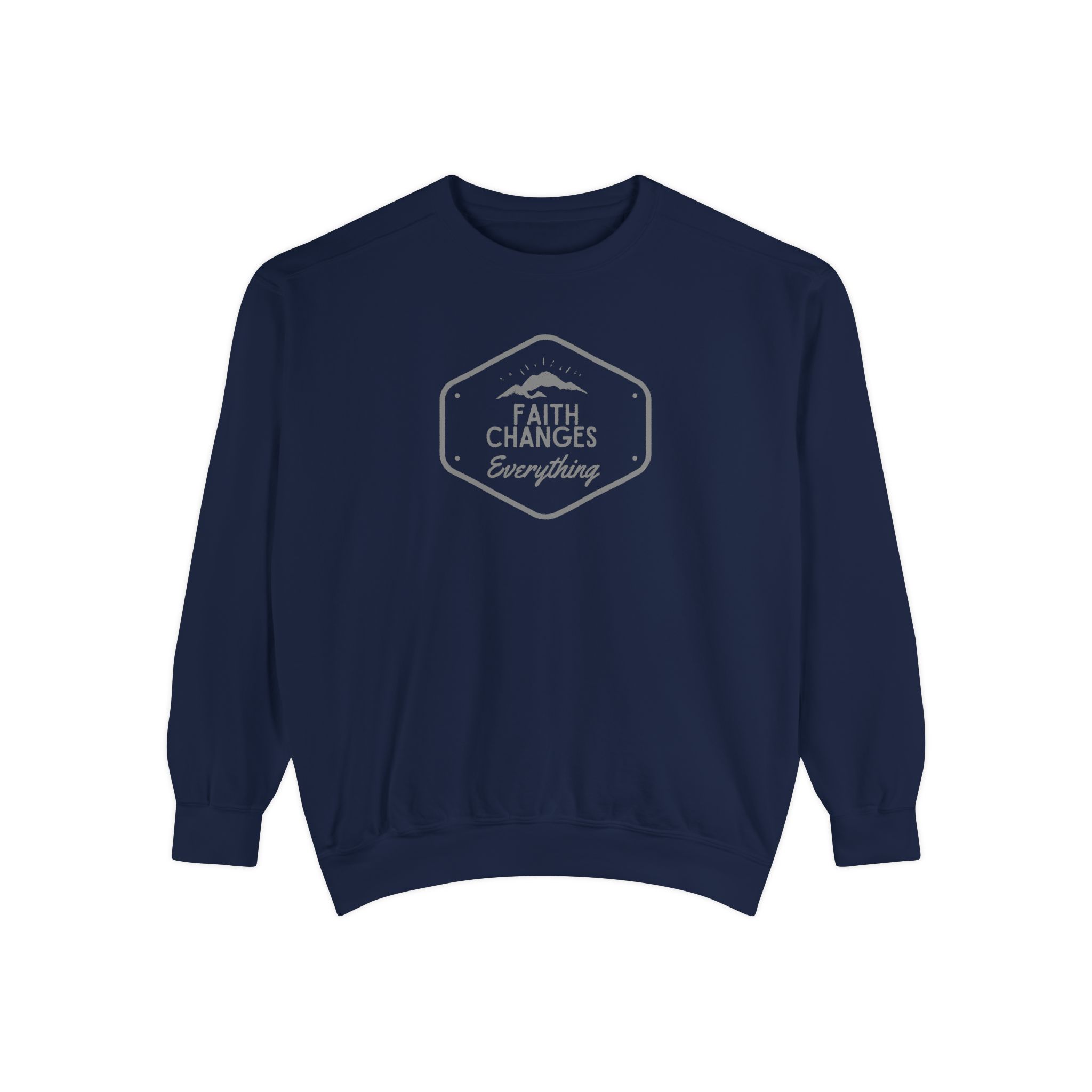 "Faith Changes Everything" Mountain Badge Vintage Garment-Dyed Sweatshirt - Imagen 4