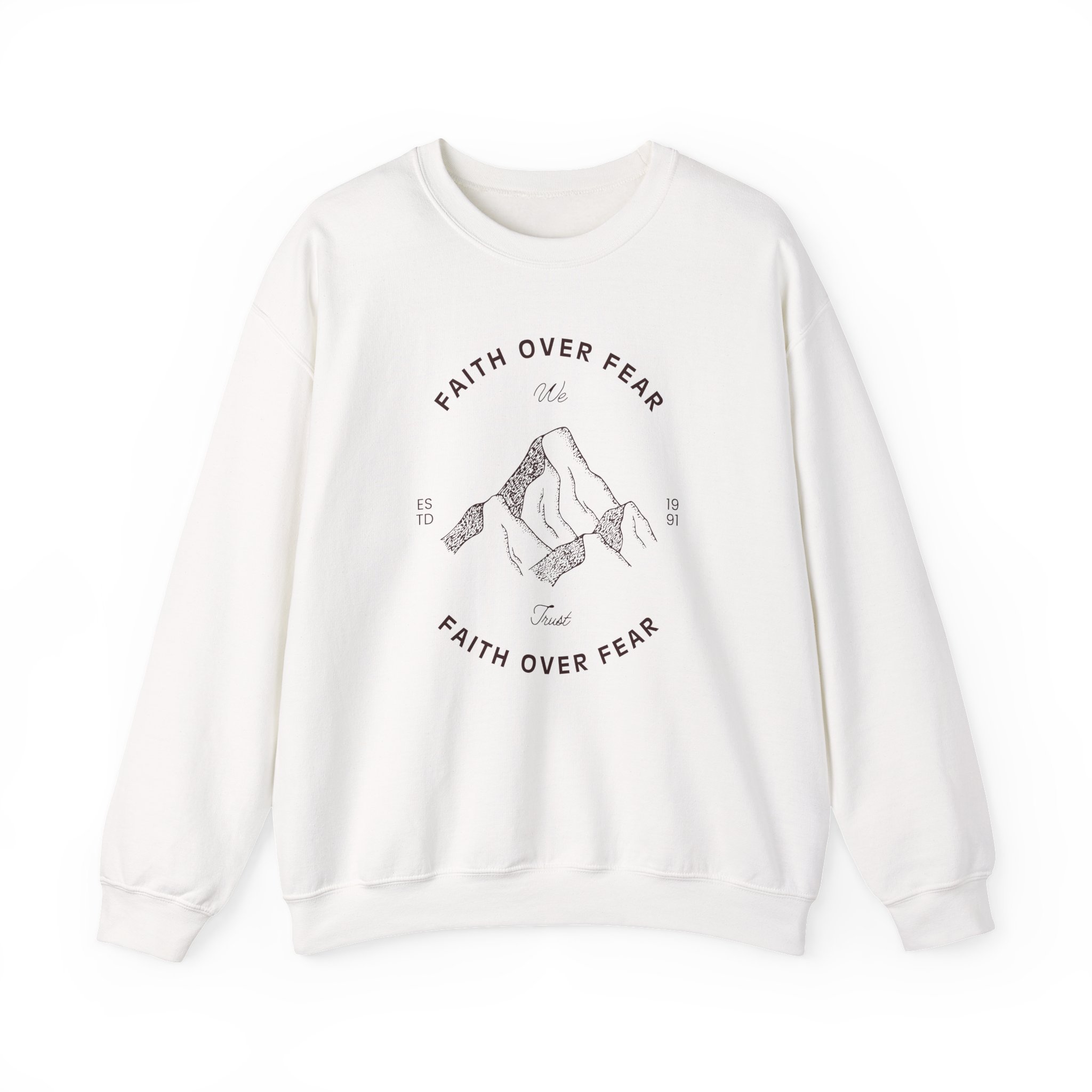 Faith Over Fear – "Mountain Legacy" Classic Heavy Blend Crewneck Sweatshirt - Imagen 2